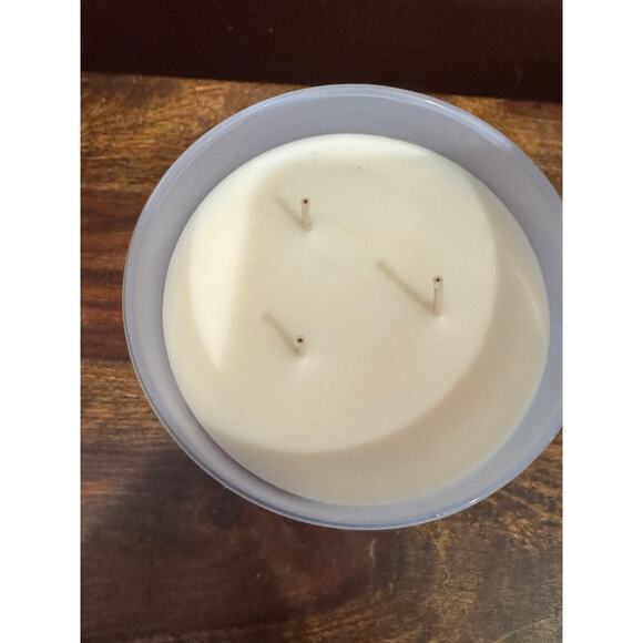 NEW Bath & Body Works White Barn Eucalyptus Candle - Picture 6 of 7